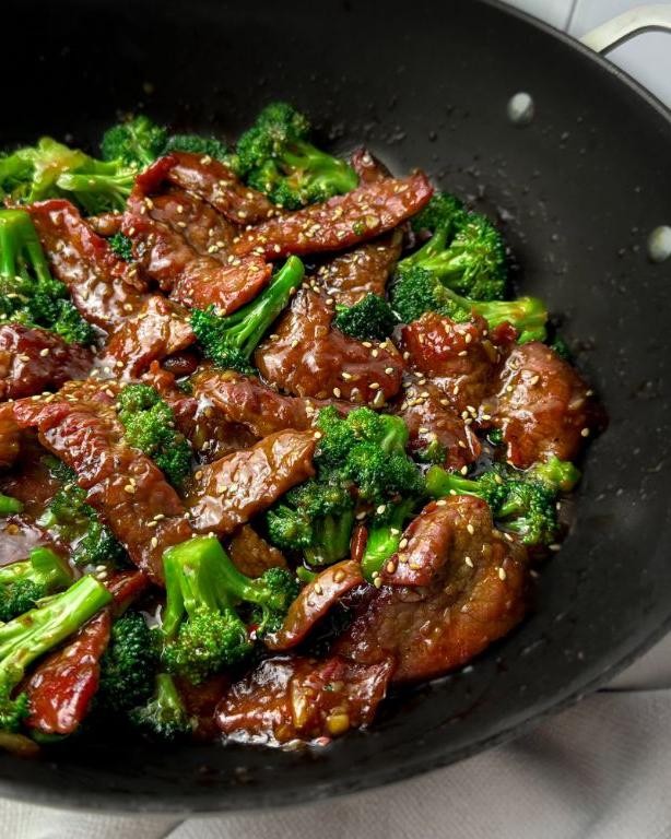 Beef and Broccoli Stir Fry with Garlic Sauce