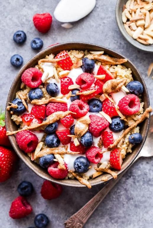 Berry Quinoa Breakfast Bowls