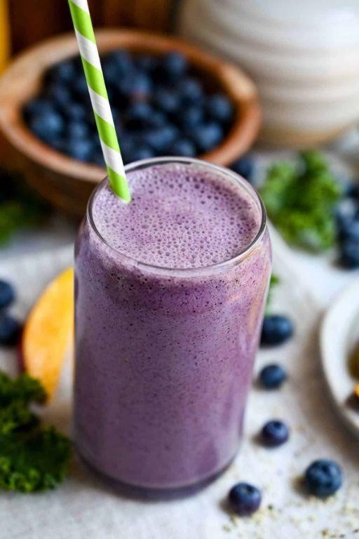 Berry and Kale Smoothie with Almond Milk