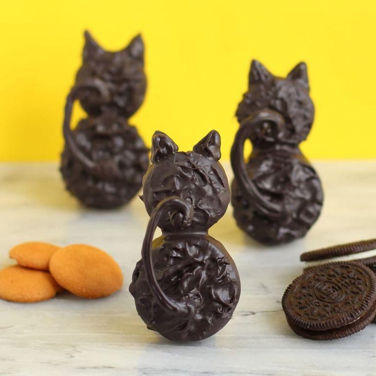 Black Cat Chocolate Dipped Cookies
