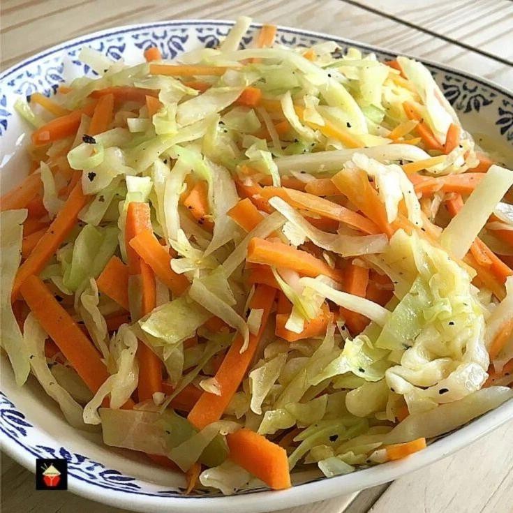 Braised Cabbage and Carrots with Garlic