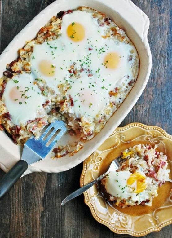 Breakfast Corned Beef and Egg Casserole