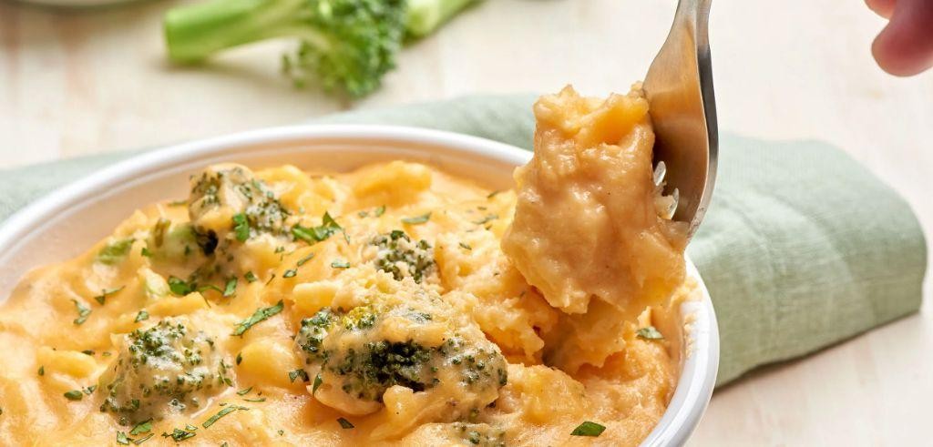 Broccoli and Cheddar Crockpot Mac and Cheese