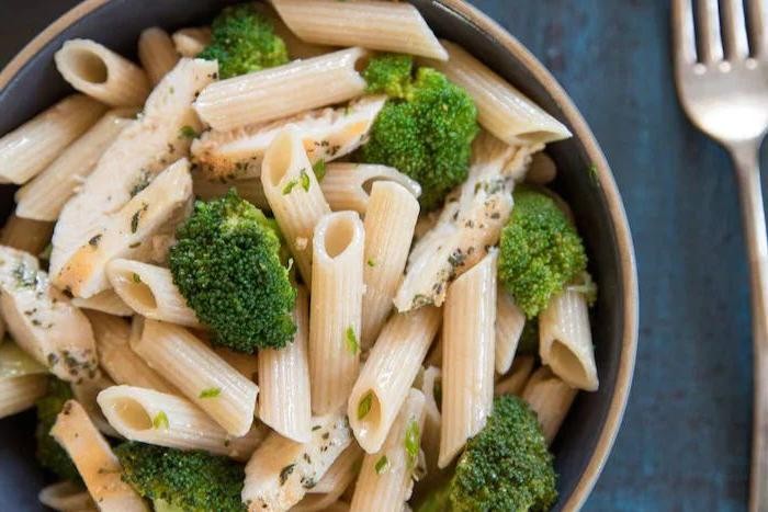 Brown Rice Penne with Broccoli and Garlic