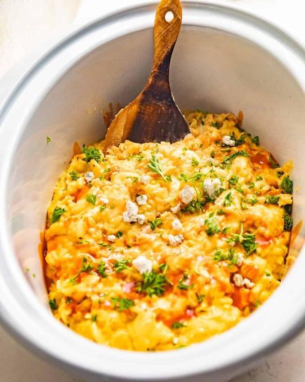 Buffalo Chicken Crockpot Mac and Cheese