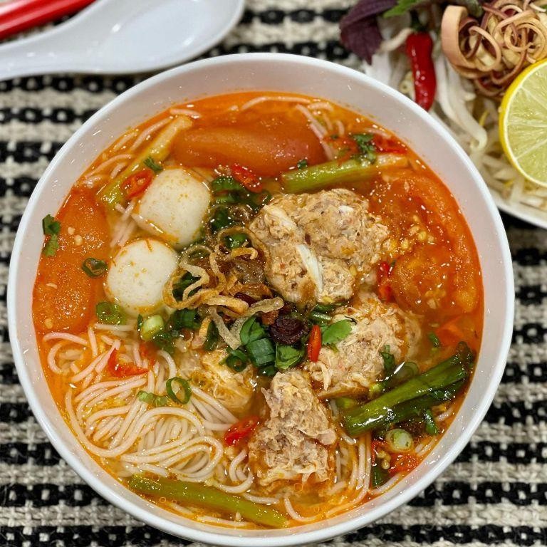 Bun Rieu Cua (Crab Noodle Soup)