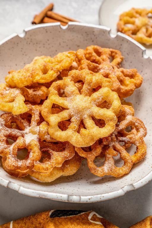 Buñuelos de Viento with Powdered Sugar
