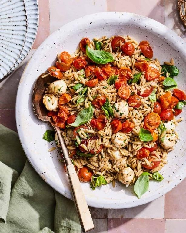 Caprese Orzo with Mozzarella and Basil