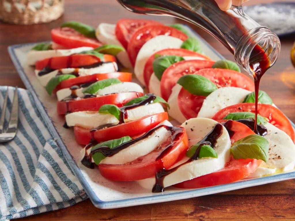 Caprese Salad with Fresh Mozzarella