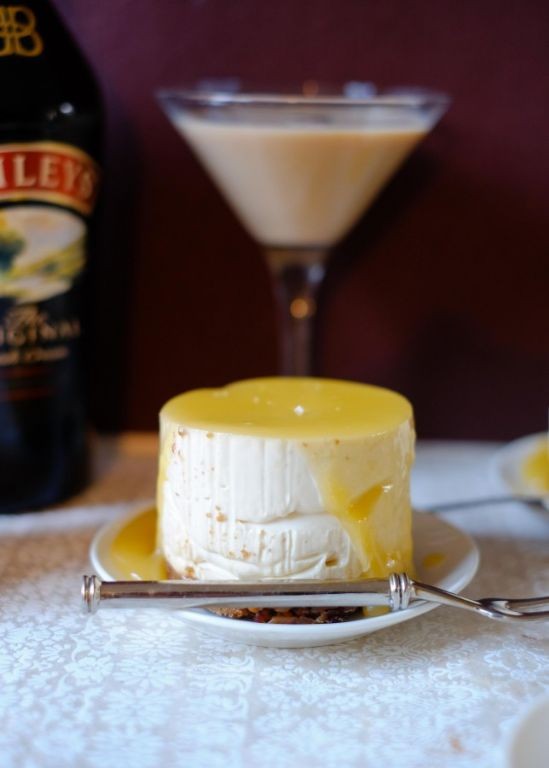 Caramel Baileys Cheesecake Cocktail