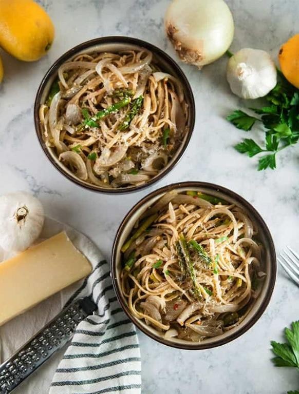 Caramelized Onion and Asparagus Fettucine