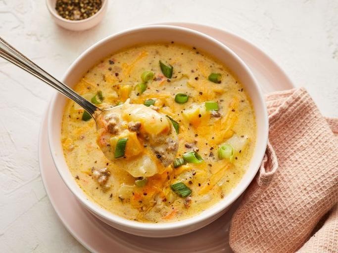 Cheeseburger Soup with Ground Beef and Cream Cheese
