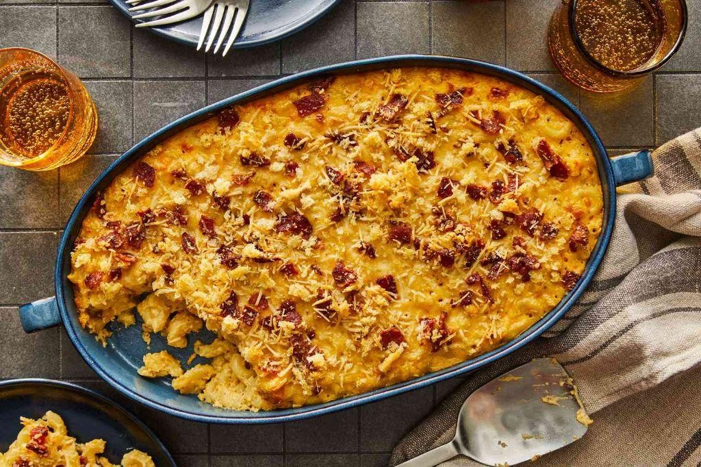 Cheesy Baked Macaroni with Bacon Crumble