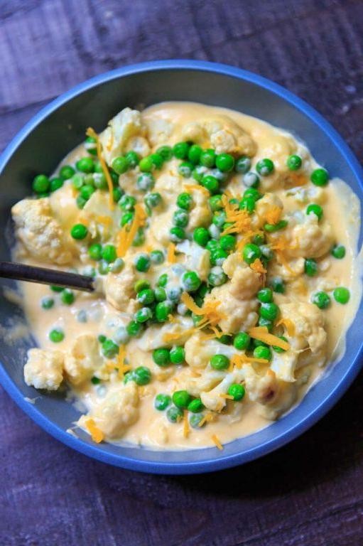 Cheesy Cauliflower and Pea Casserole