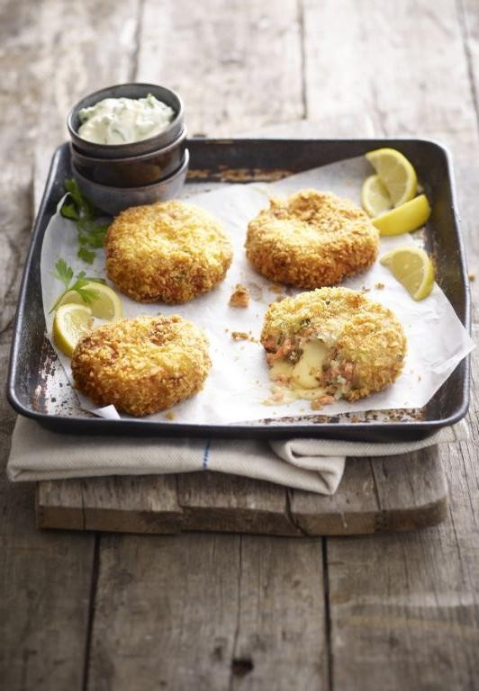 Cheesy Cheddar Salmon Cakes
