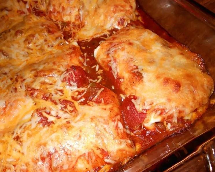 Cheesy Chicken Enchirito Bake