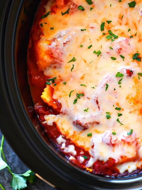 Cheesy Garlic Crockpot Ravioli