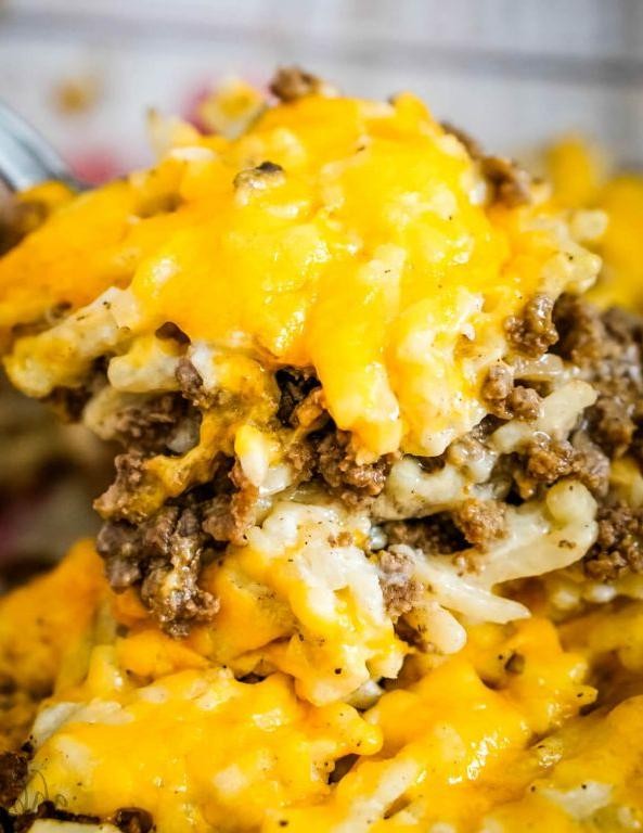 Cheesy Garlic Hamburger and Hash Brown Casserole