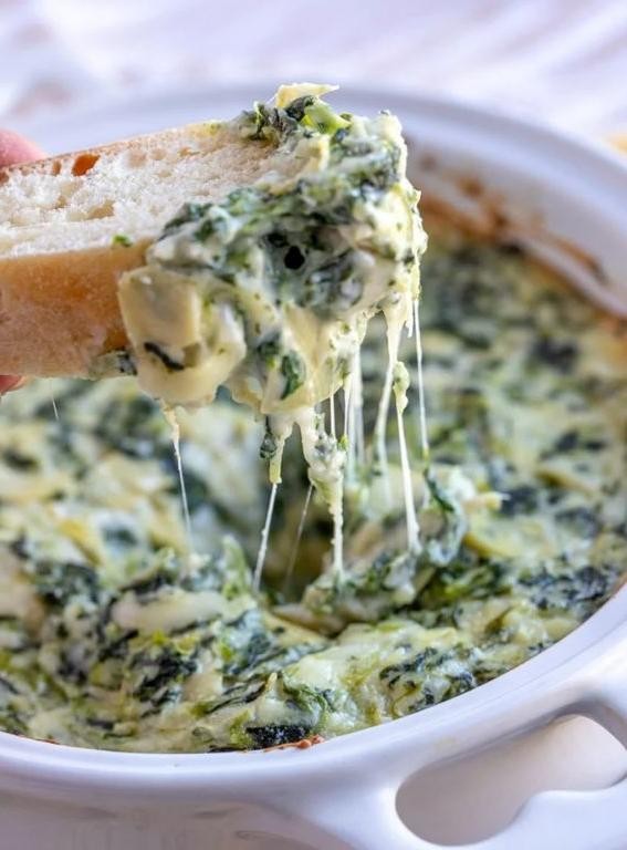 Cheesy Spinach Artichoke Dip