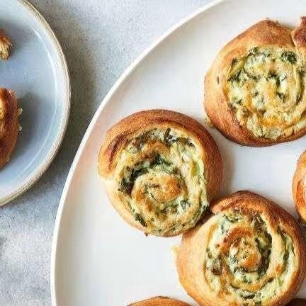 Cheesy Spinach and Artichoke Bread Roll