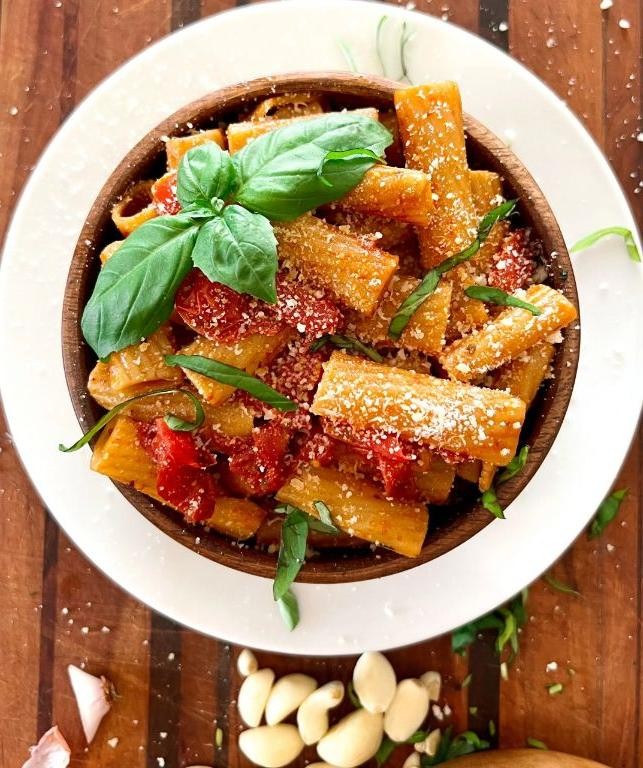 Cheesy Tomato Basil Rigatoni