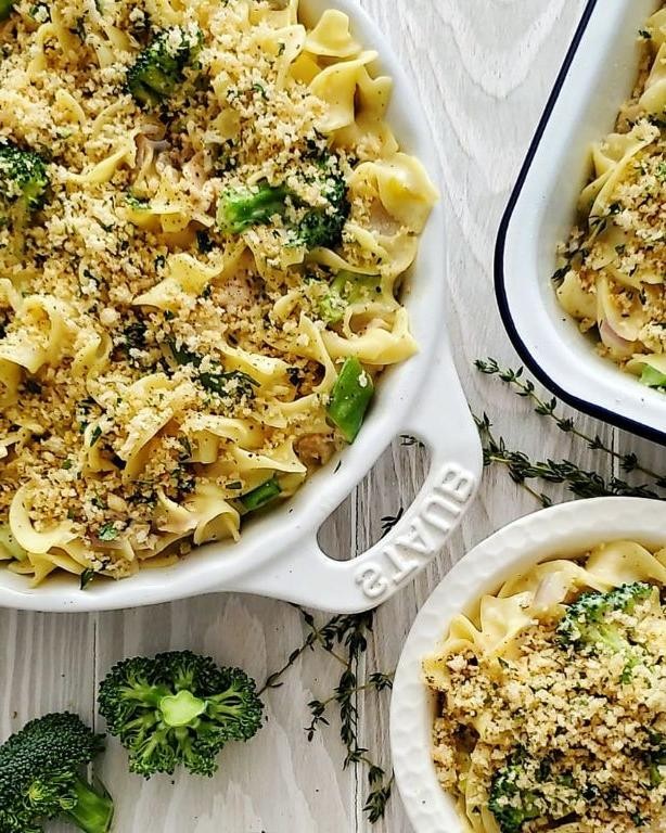 Cheesy Tuna Noodle Casserole with Broccoli