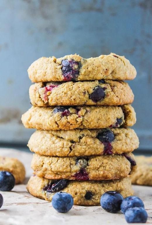 Chewy Oat and Berry Rounds