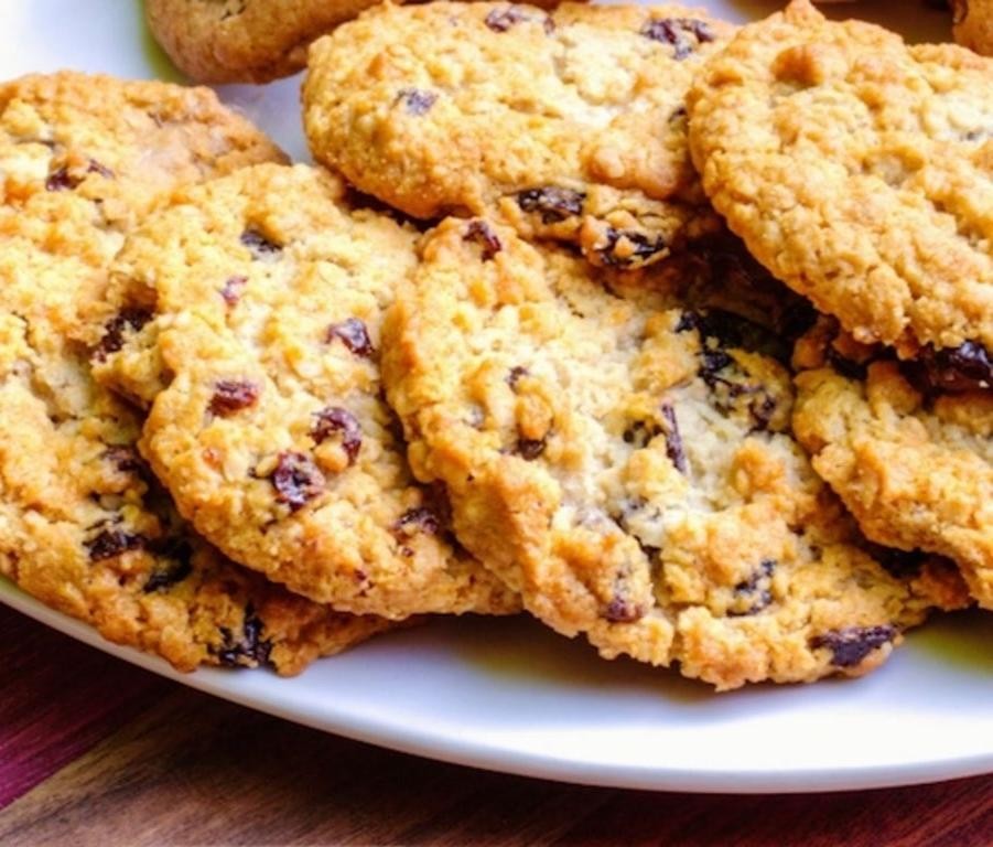 Chewy Oatmeal Cookies with Dried Cherries