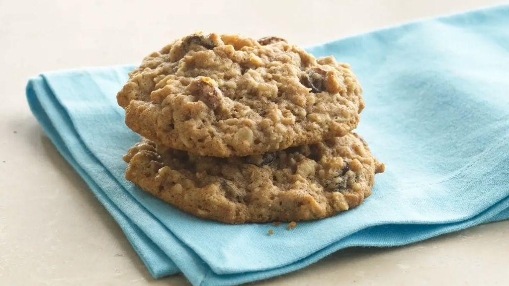 Chewy Whole Wheat Oatmeal Raisin Cookies