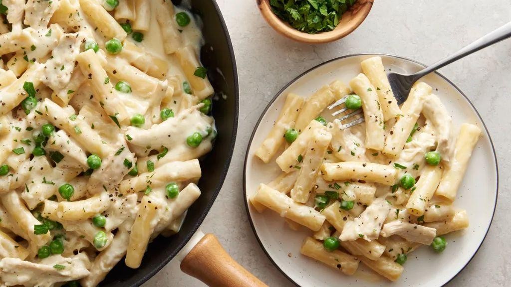 Chicken Alfredo Pasta Skillet