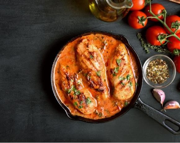 Chicken with Tomato and Almond Sauce
