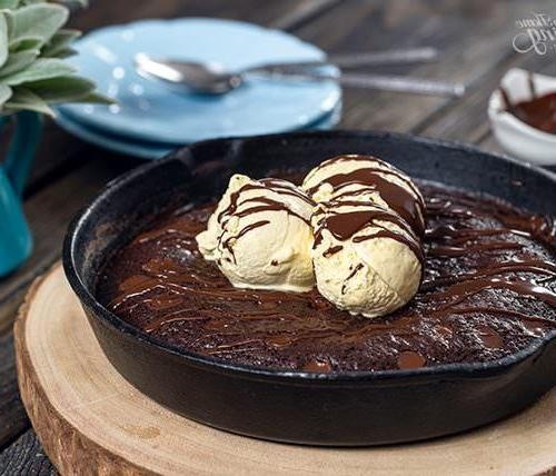Chocolatey Skillet Brownie Delight