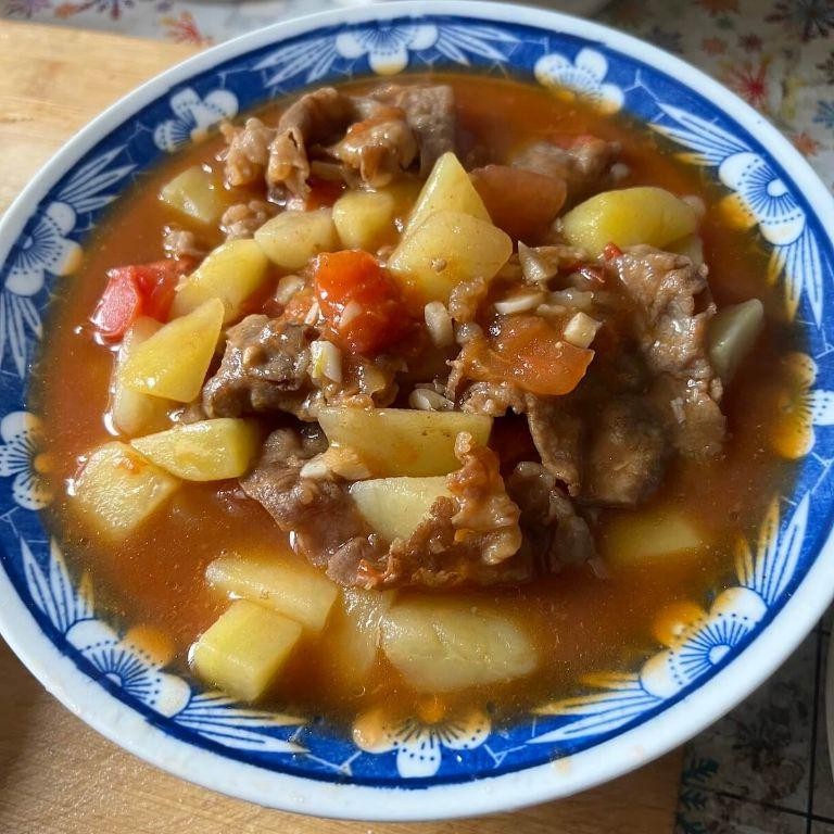 Chunky Tomato, Beef, and Potato Soup