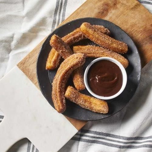 Churros con Chocolate Dipping Sauce