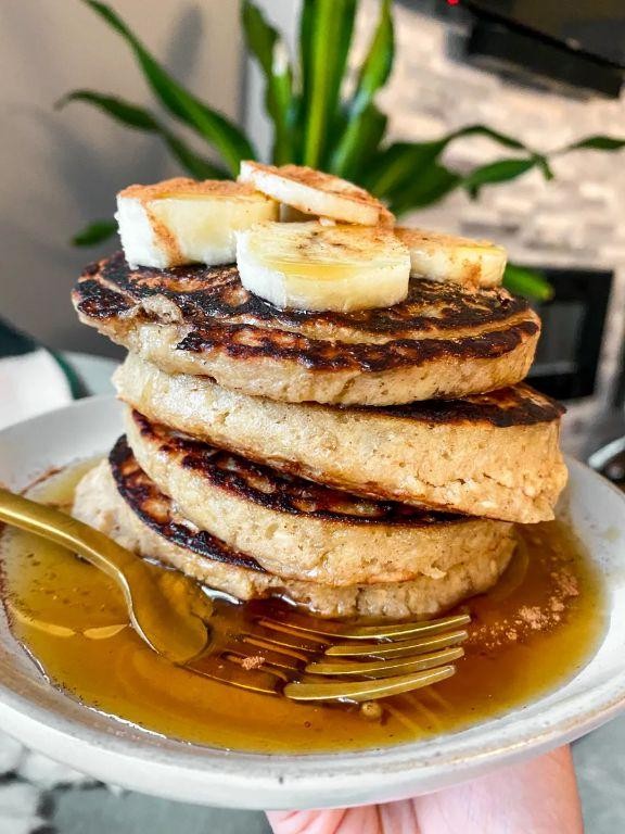 Cinnamon Banana Oatmeal Pancakes