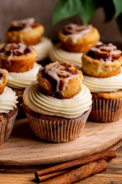 Cinnamon Roll Cupcakes with Maple Icing