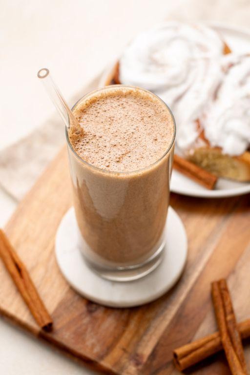 Cinnamon Roll Protein Smoothie Indulgence