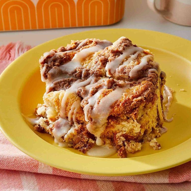 Cinnamon Roll Swirl Dump Cake