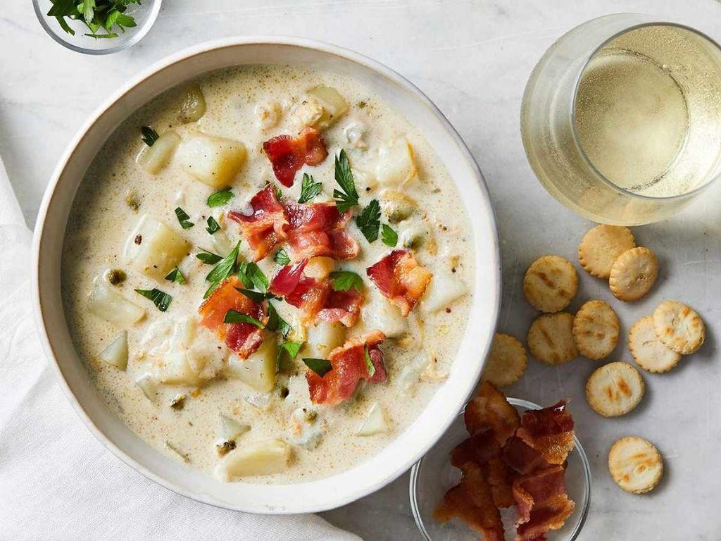 Clam Chowder with Bacon and Potatoes