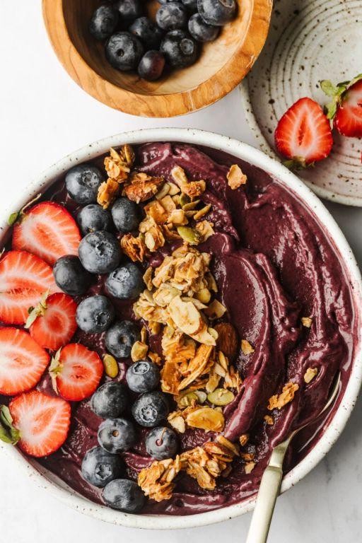 Classic Acai Bowl with Fresh Berries