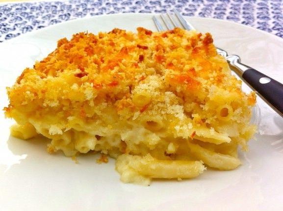 Classic Baked Mac and Cheese with Crunchy Topping