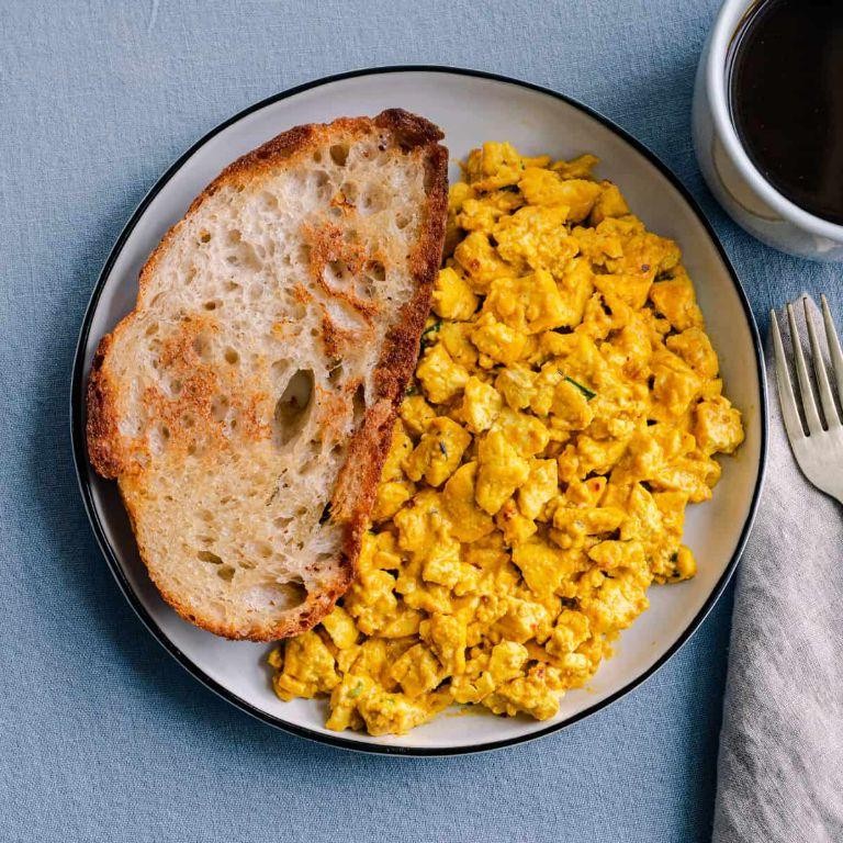 Classic Breakfast Scrambled Tofu