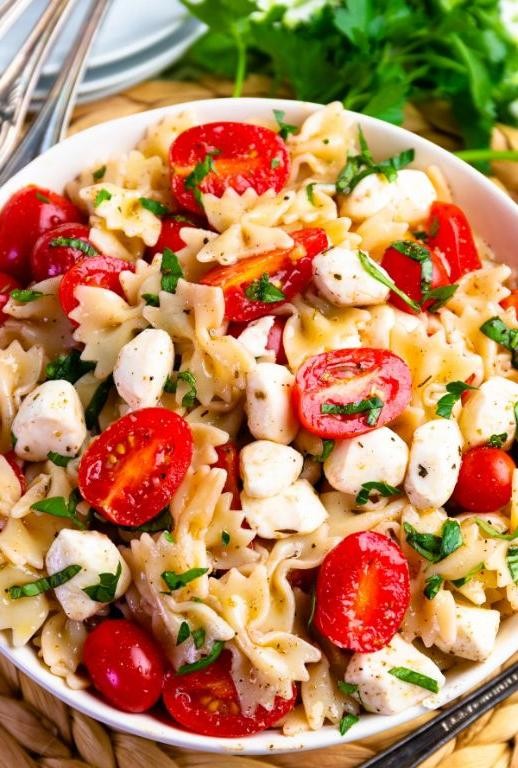 Classic Caprese Pasta Salad with Cherry Tomatoes