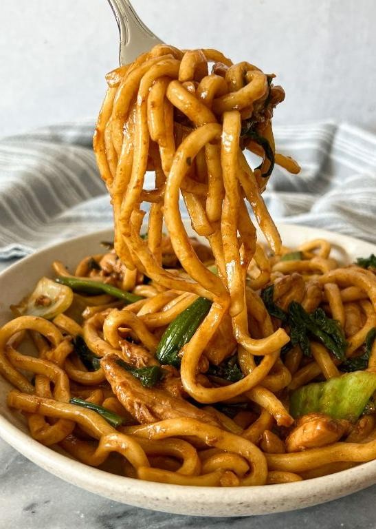 Classic Chicken Stir Fry with Udon Noodles