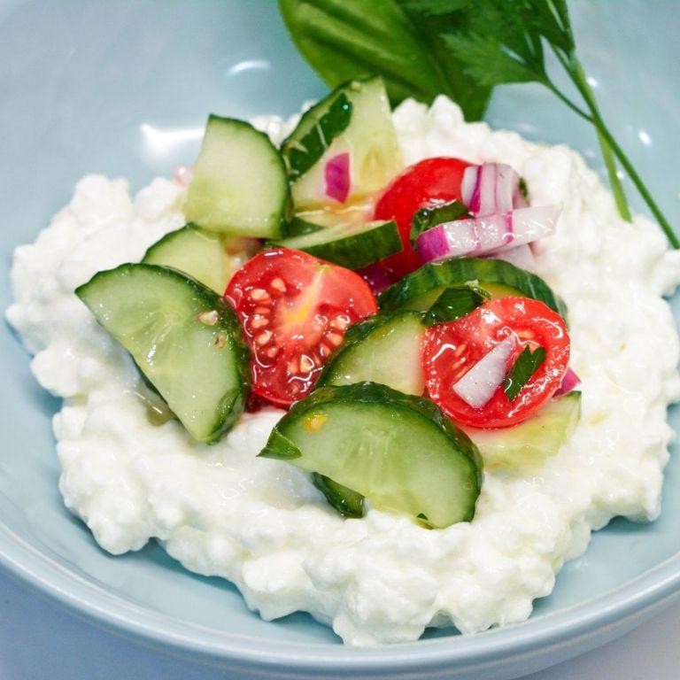 Classic Cottage Cheese and Cucumber Salad