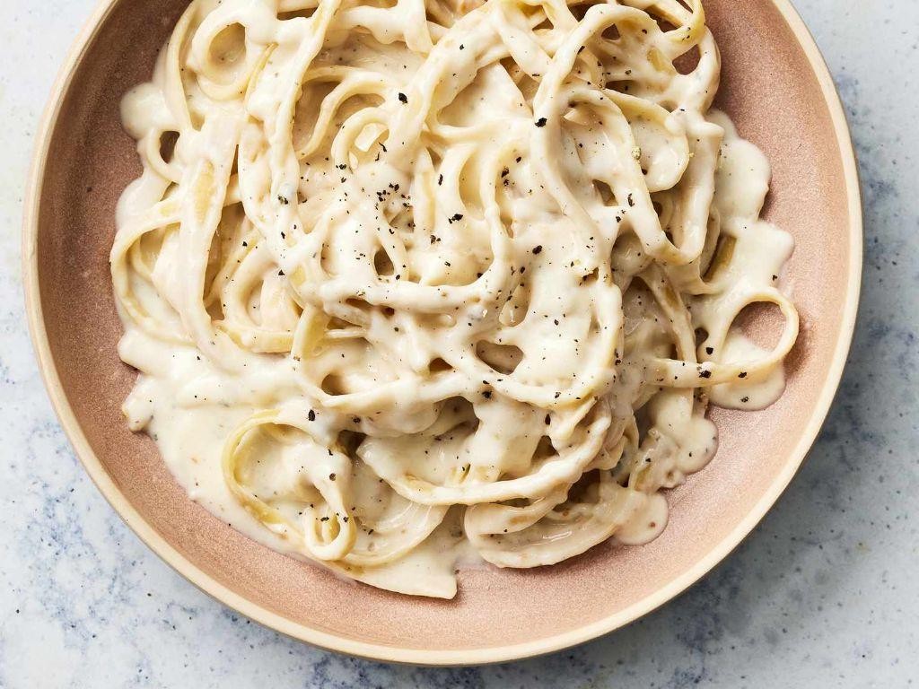 Classic Creamy Fettuccine Alfredo