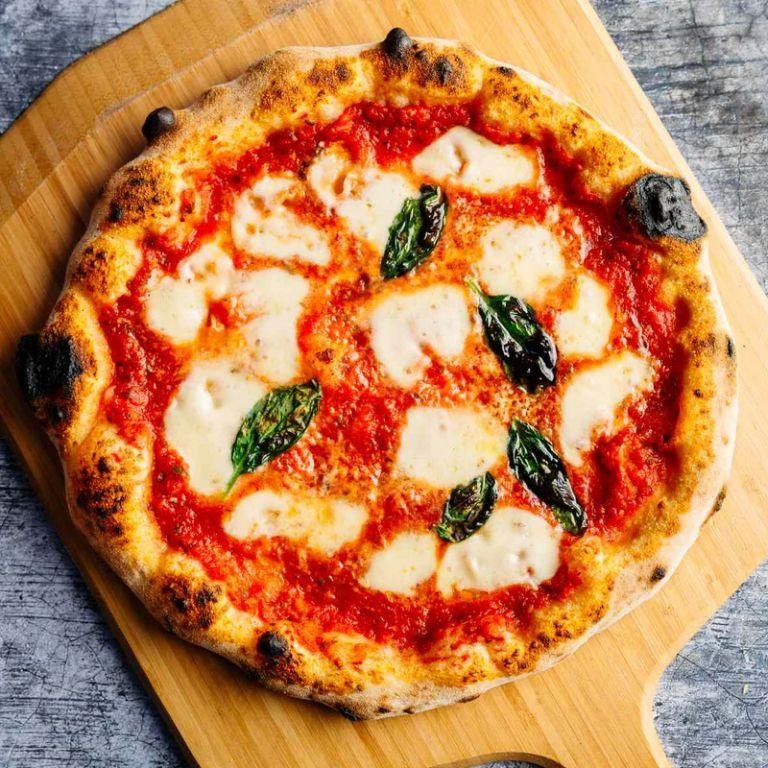 Classic Margherita Pizza