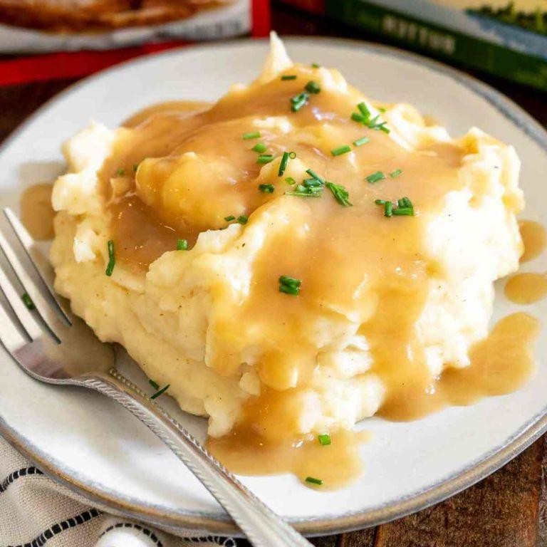 Classic Mashed Potatoes with Gravy