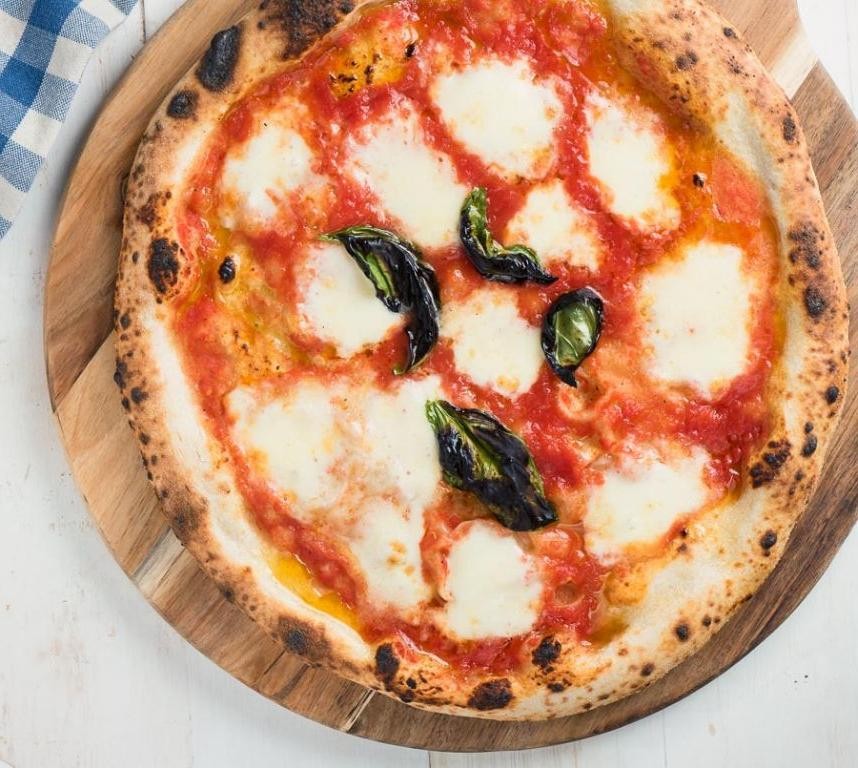 Classic Neapolitan Pizza Margherita
