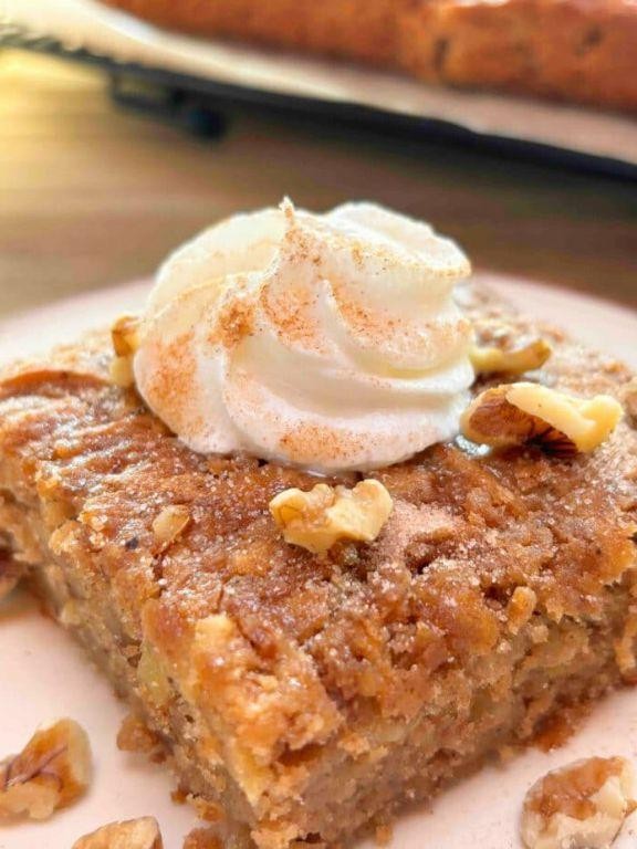 Classic Spiced Moist Apple Cake